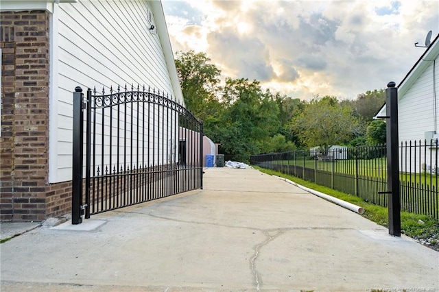 2140 Fargo Dr, Fayetteville, NC 28306 - view of gate