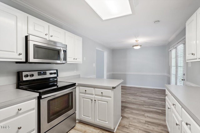 2474 Sumter Dr, Garner, NC 27529 - kitchen with stainless steel appliances, ornamental molding, a peninsula, light countertops, and white cabinetry
