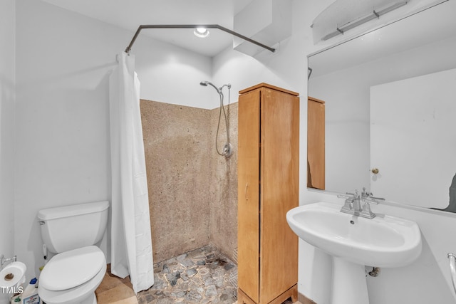 8510 Dunlee Falls Rd, Raleigh, NC 27613 - bathroom with a shower with curtain