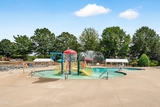 159 Forsyth Pkwy, Clayton, NC 27520 - community pool with a water play area and a patio area