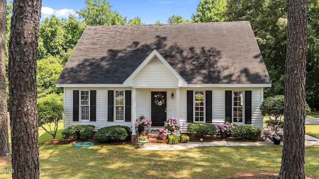 918 Circle Dr, Angier, NC 27501 - cape cod home with a front yard and a shingled roof