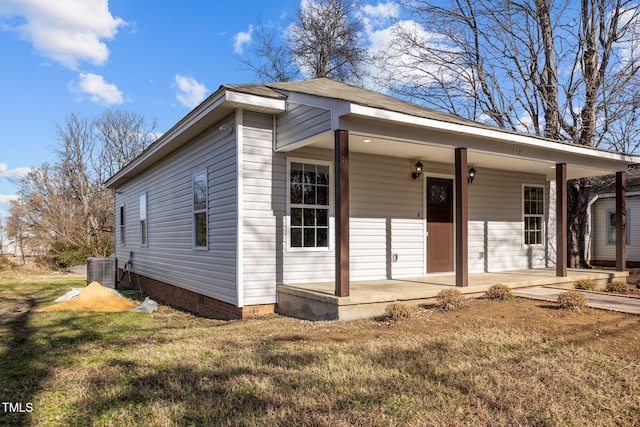 112 Edgewood Dr, Roxboro, NC 27573 - view of front facade featuring a front lawn and covered porch