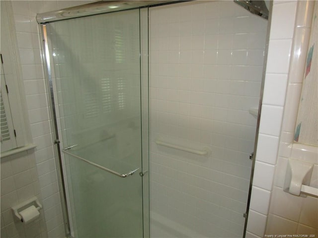 432 Rollingwood Cir, Fayetteville, NC 28305 - bathroom featuring a stall shower