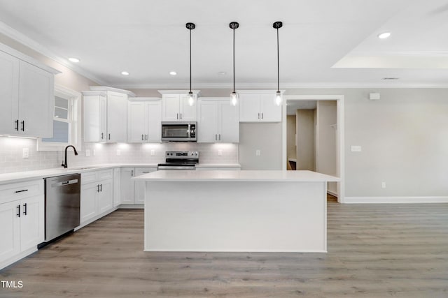157 Cherrybirch Ln, Zebulon, NC 27597 - kitchen featuring stainless steel appliances, crown molding, backsplash, white cabinets, and recessed lighting
