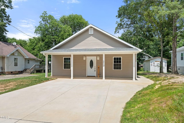 213 W Holt St, Burlington, NC 27217 - photo 3
