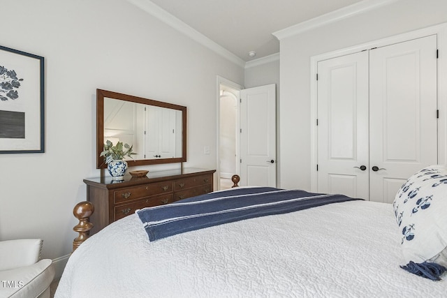 2098 Amalfi Pl, Apex, NC 27502 - bedroom featuring crown molding and a closet