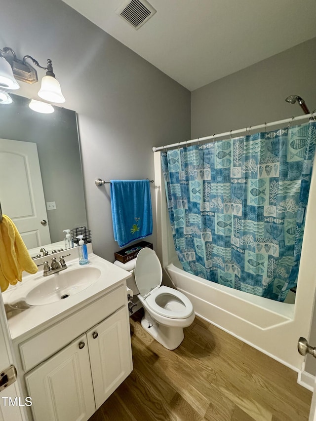 71 Beaver Creek Dr, Dunn, NC 28334 - bathroom featuring wood finished floors, vanity, and shower / tub combo