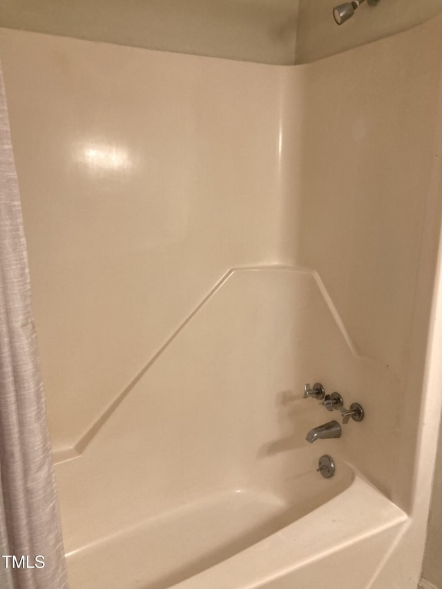 500 Umstead Dr Unit D307, Chapel Hill, NC 27516 - full bath featuring shower / bathtub combination with curtain