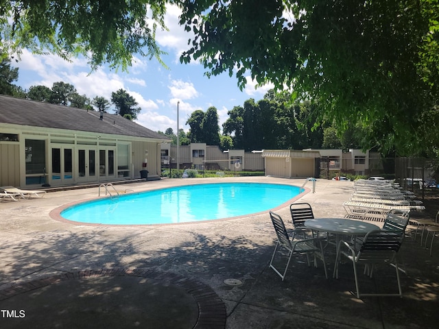 500 Umstead Dr Unit D307, Chapel Hill, NC 27516 - community pool with a patio