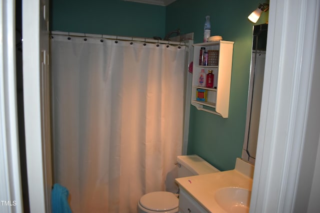 9 Pinecourt Dr, Siler City, NC 27344 - full bathroom featuring vanity and curtained shower