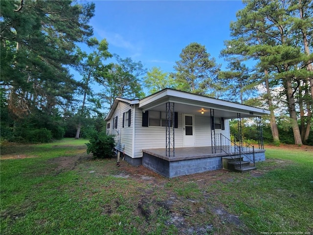 1227 E Martin Luther King Jr Dr, Maxton, NC 28364 - view of front of home featuring a front yard and a porch