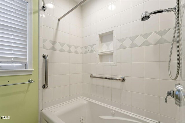 821 Northclift Dr, Raleigh, NC 27609 - bathroom featuring a combined bath / shower with jetted tub