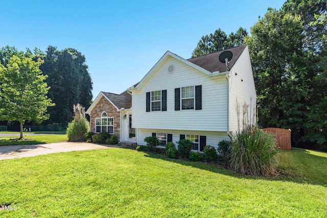 1814 Shiva Ct, Durham, NC 27703 - view of front of property featuring a front yard