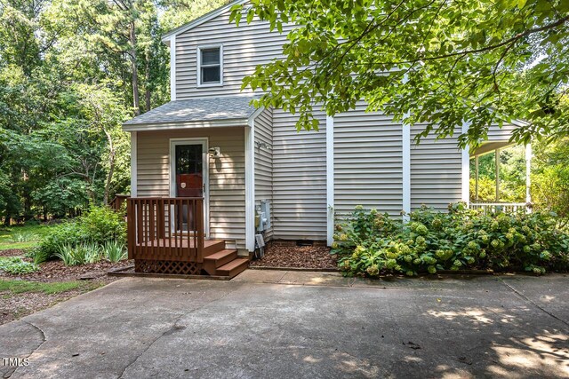 3104 Braywood Ct, Apex, NC 27539 - view of front of house featuring a shingled roof and crawl space