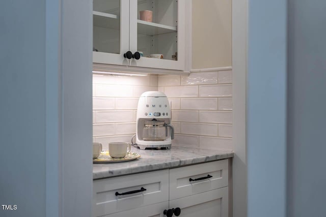 309 N Mason St, Apex, NC 27502 - bar with backsplash