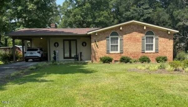 712 W J St, Erwin, NC 28339 - single story home with driveway, a front yard, and a carport