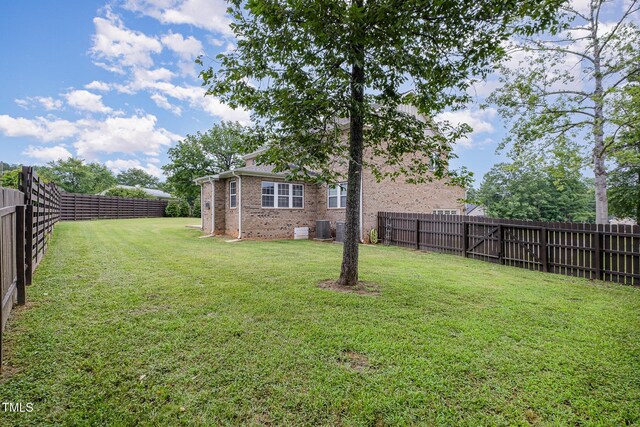 3082 Cascade Dr, Burlington, NC 27217 - view of fenced backyard