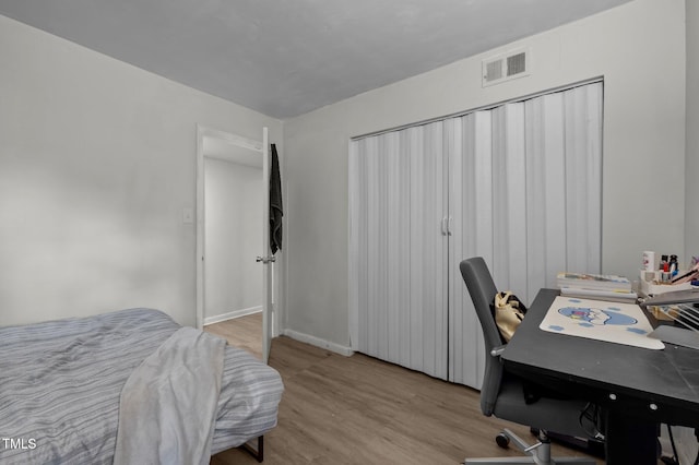 500 Umstead Dr Unit 103C, Chapel Hill, NC 27516 - bedroom featuring wood finished floors and a desk