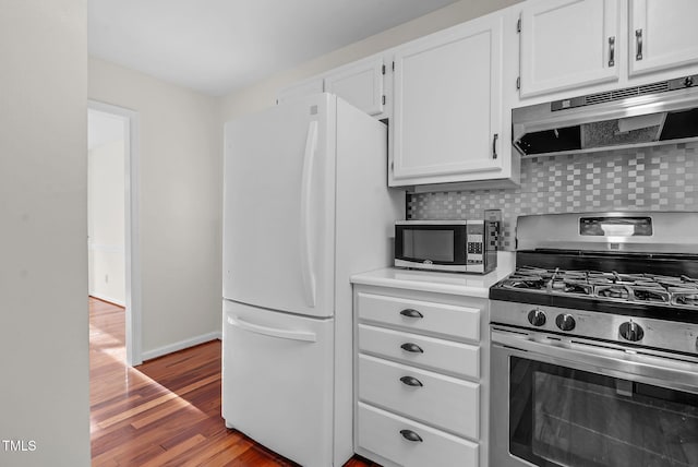 7 Nadeau Ct, Durham, NC 27704 - kitchen featuring stainless steel appliances, under cabinet range hood, wood finished floors, light countertops, and white cabinets