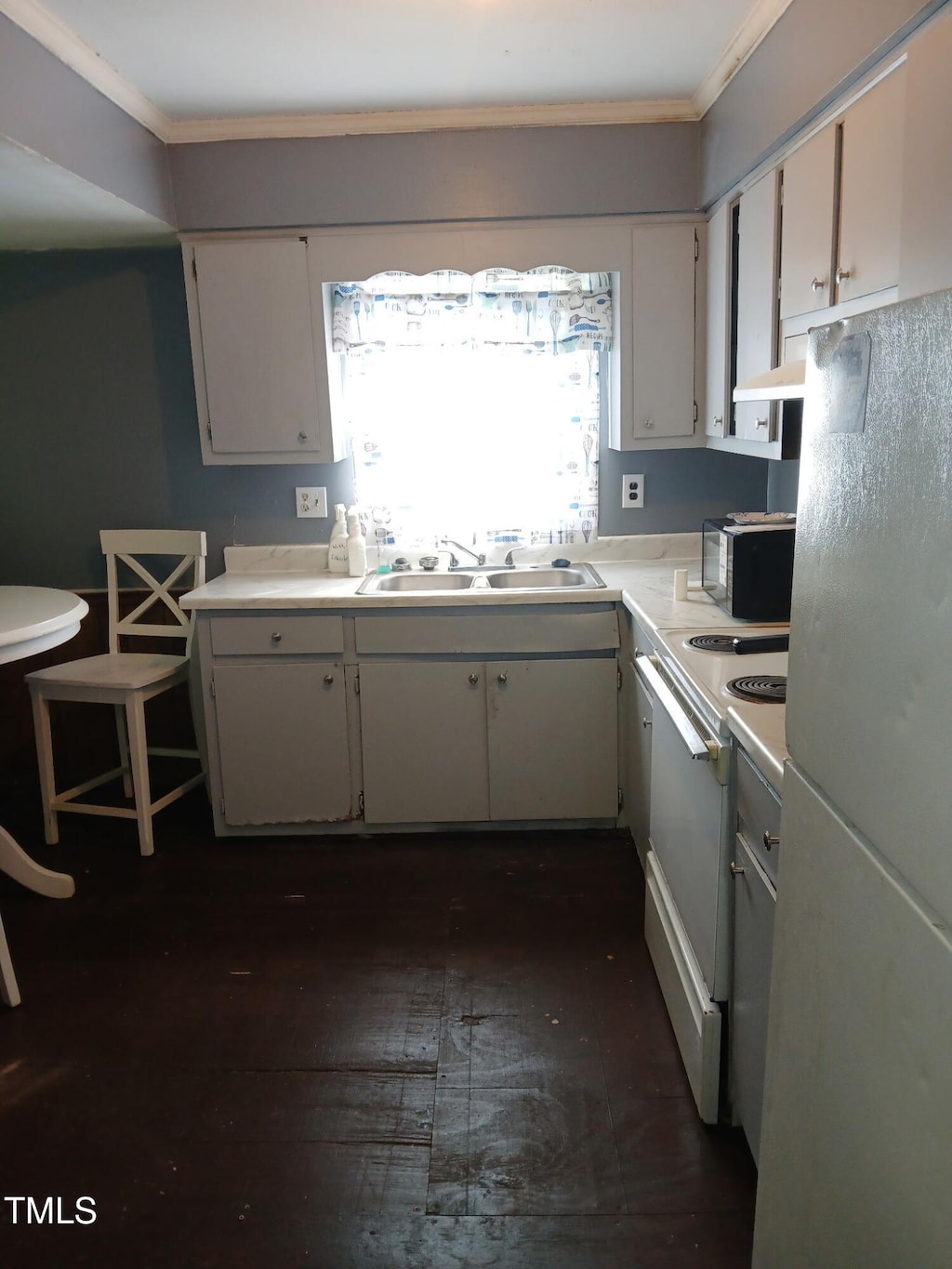 511 Cameron St, Burlington, NC 27215 - photo 2