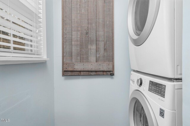 196 Red Wing Dr, Louisburg, NC 27549 - laundry room with stacked washer / drying machine