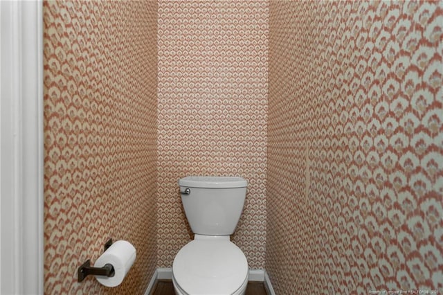 116 Bledsoe St, Hope Mills, NC 28348 - bathroom featuring toilet and wallpapered walls