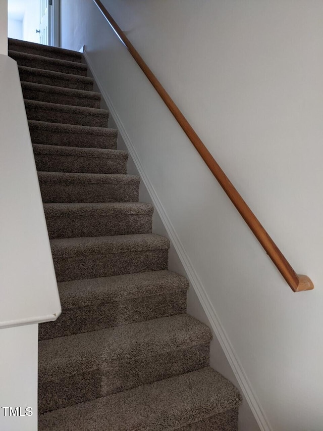 8253 City Loft Ct, Raleigh, NC 27613 - view of stairway