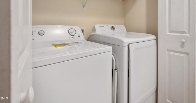 10 N Berrymeadow Ln, Durham, NC 27703 - washroom featuring washer and dryer