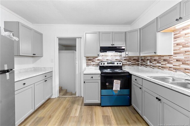 1109 Chesterfield Dr, Fayetteville, NC 28305 - kitchen featuring range with electric cooktop, under cabinet range hood, gray cabinets, and crown molding