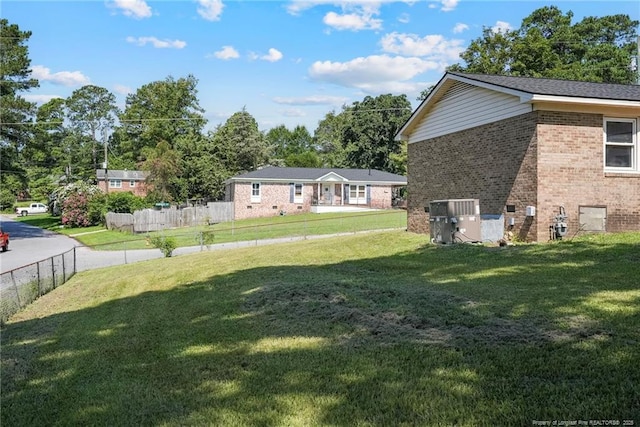 2619 Dumfries Dr, Fayetteville, NC 28306 - view of yard