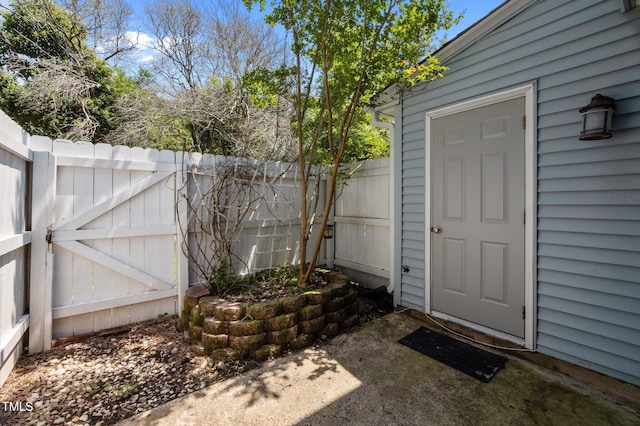 116 Saint Andrews Ln, Chapel Hill, NC 27517 - fenced backyard with a gate