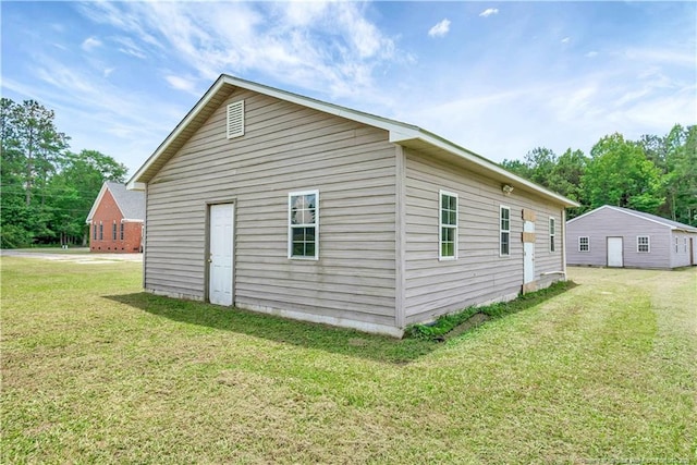 1190 Mckeller Rd, Fairmont, NC 28340 - view of side of property with a lawn