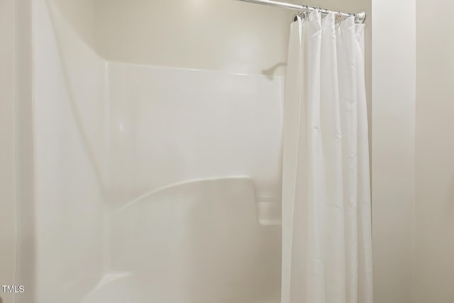 669 Fallon Grove Way, Raleigh, NC 27608 - bathroom featuring a shower with curtain