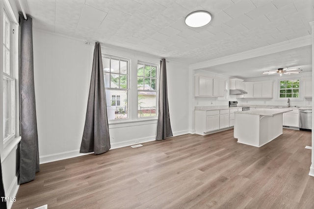 919 College Cir N, Wilson, NC 27893 - kitchen with ornamental molding, stainless steel appliances, light wood-style flooring, white cabinetry, and light countertops