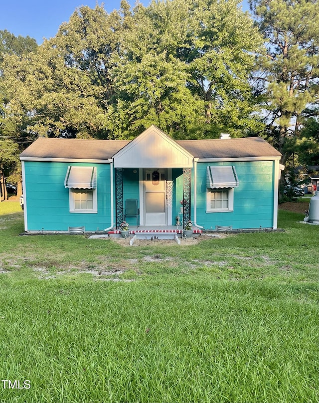 930 Rand St, Smithfield, NC 27577 - view of front of property featuring a front yard