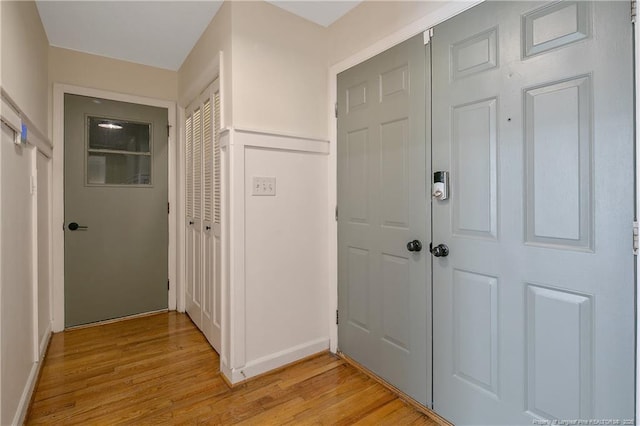 1828 Notre Dame Pl, Fayetteville, NC 28304 - entryway featuring light wood-style floors and baseboards