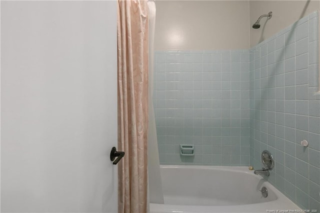 1828 Notre Dame Pl, Fayetteville, NC 28304 - bathroom featuring shower / bath combo
