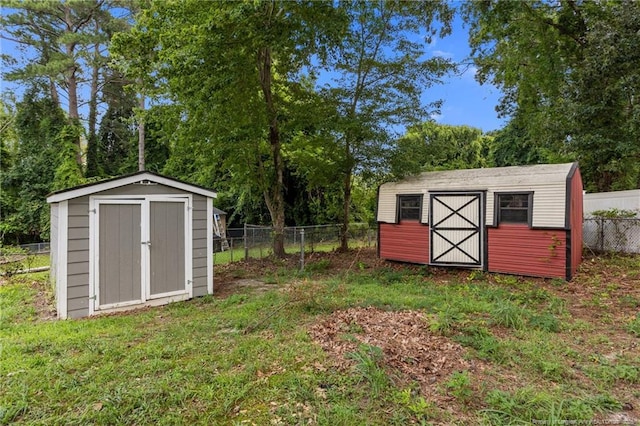 521 Fawn Ct, Fayetteville, NC 28303 - fenced backyard with a storage unit