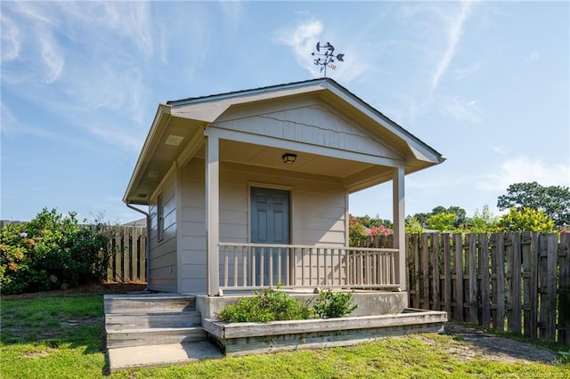 2630 Dartmouth Dr, Fayetteville, NC 28304 - view of front facade with covered porch