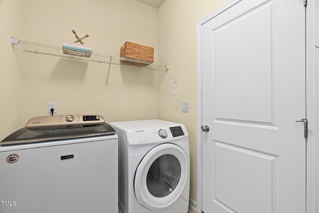 508 Durants Neck Ln, Morrisville, NC 27560 - laundry room with independent washer and dryer