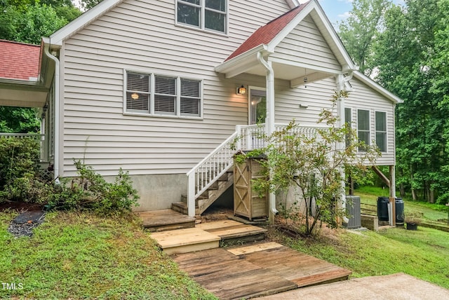9903 Oak Hollow Rd, Chapel Hill, NC 27516 - view of front of home with a front yard