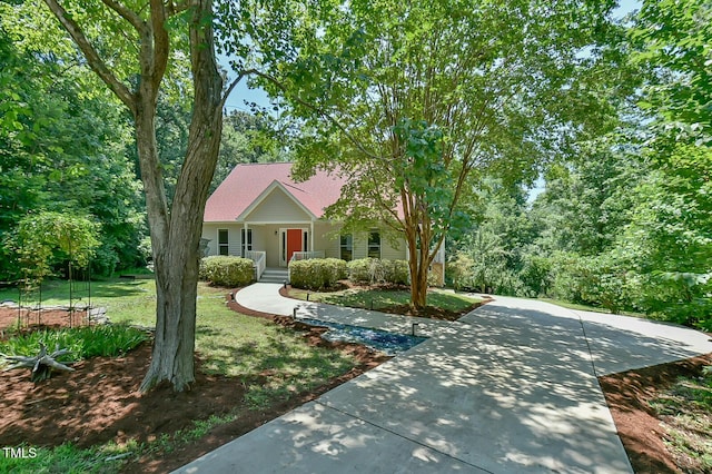 9903 Oak Hollow Rd, Chapel Hill, NC 27516 - view of front of house with a porch and a front yard