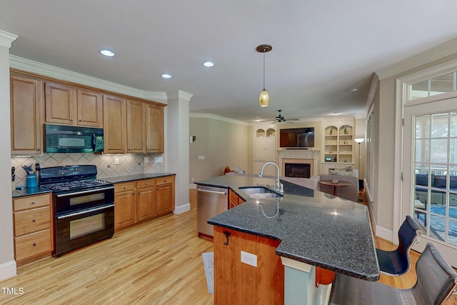 4 Springtree Cir, Durham, NC 27712 - kitchen featuring black appliances, a ceiling fan, open floor plan, light wood-style floors, and crown molding