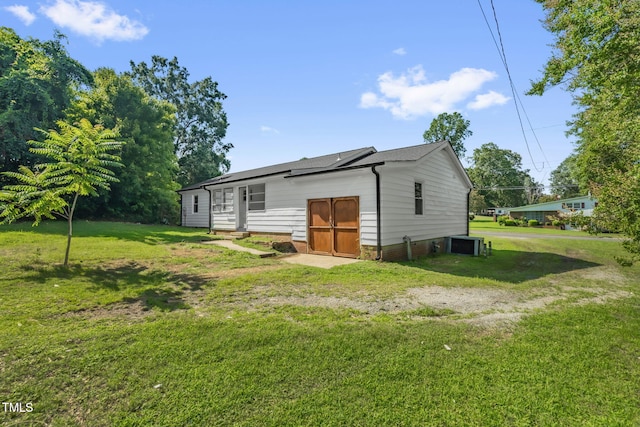 1907 Wilkins St, Burlington, NC 27217 - rear view of house with a yard