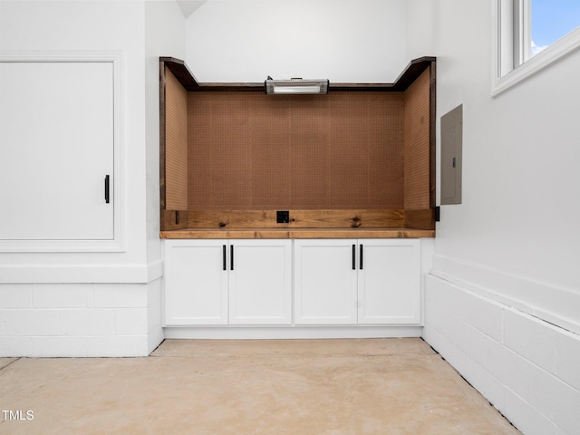 10 Hermitage, Franklinton, NC 27525 - detailed view of electric panel and concrete floors