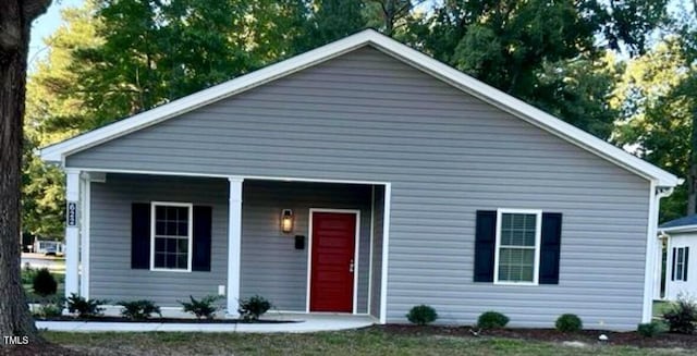 622 Williams St, Enfield, NC 27823 - view of front facade with a porch