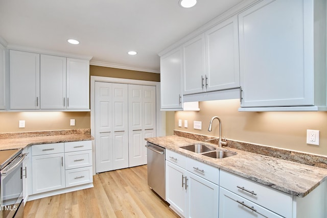 119 Heatherwood Dr, Apex, NC 27502 - kitchen with appliances with stainless steel finishes, white cabinetry, crown molding, light wood-type flooring, and recessed lighting
