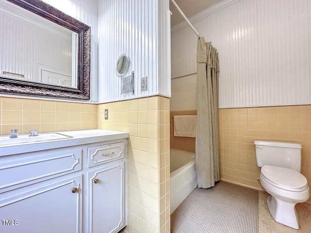 141 Country Club Dr, Henderson, NC 27536 - full bathroom featuring tile walls, vanity, shower / bath combination with curtain, and wainscoting