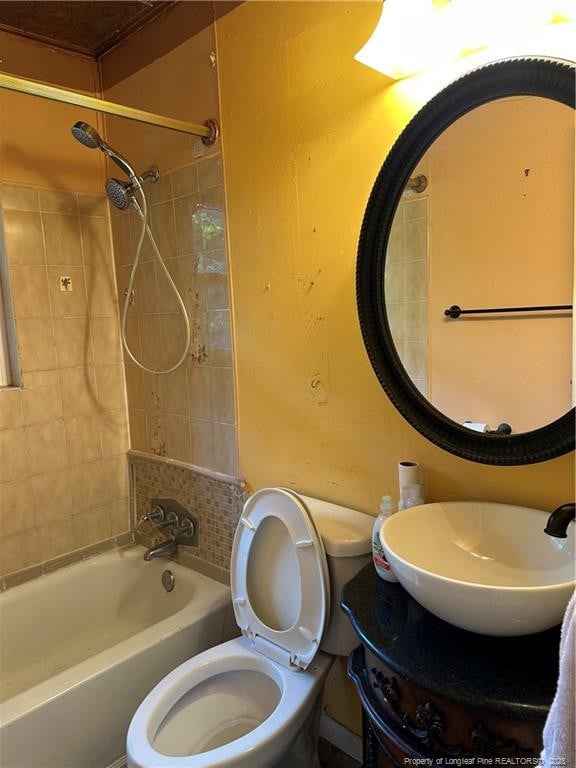 1404 Faye Ave, Spring Lake, NC 28390 - full bath featuring  shower combination and vanity