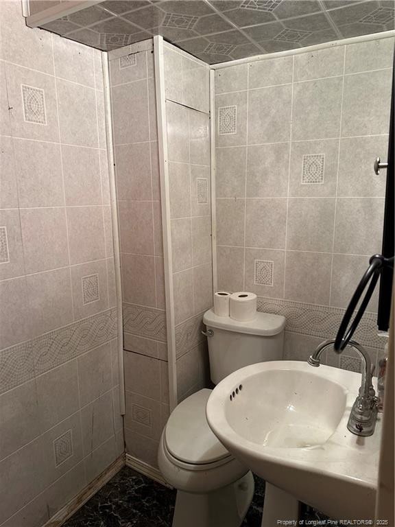 1404 Faye Ave, Spring Lake, NC 28390 - bathroom with tile walls and marble finish flooring